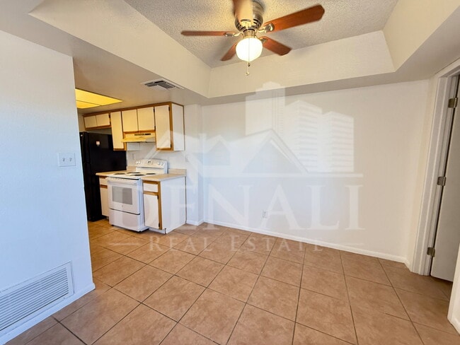 Building Photo - 4006 S 44th St