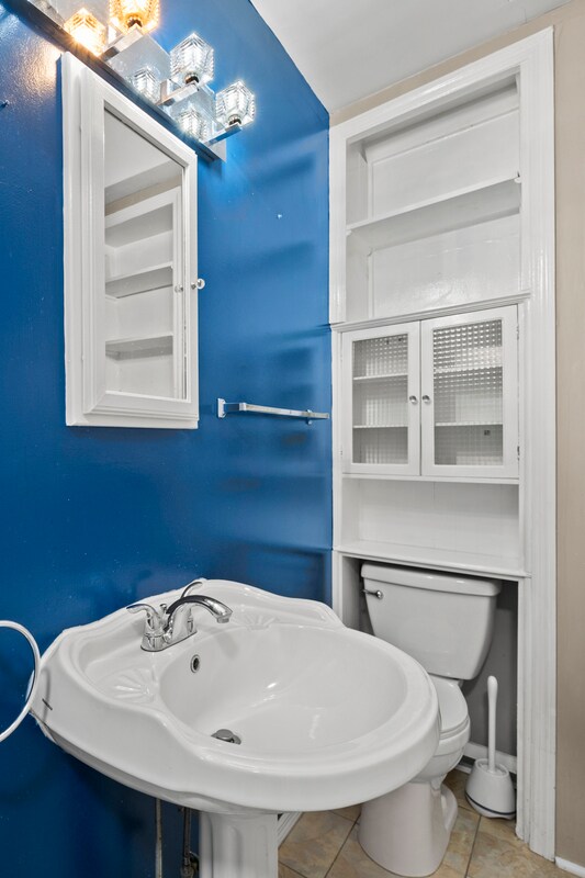 Building Photo - 1109 W 40th St