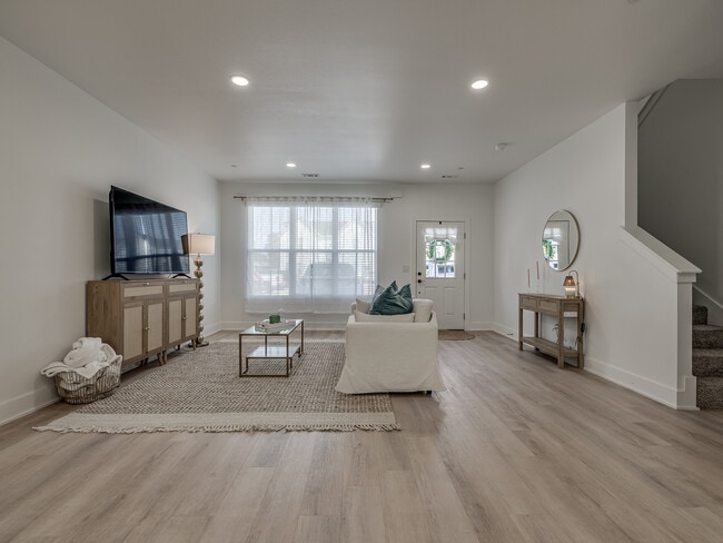 Building Photo - 1644 N Leverett Ave