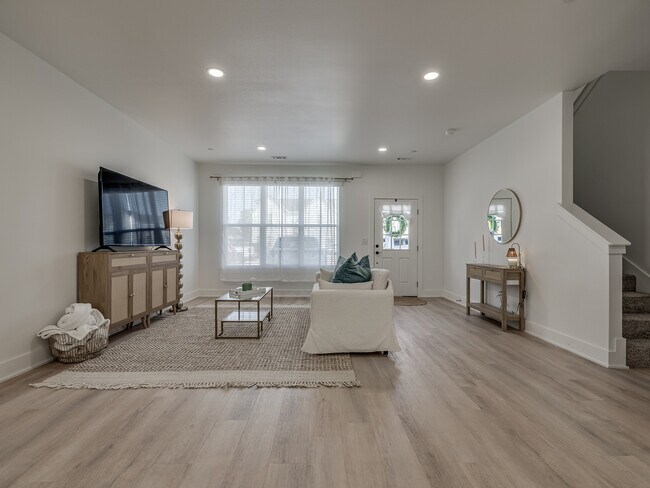 Building Photo - 1676 N Leverett Ave