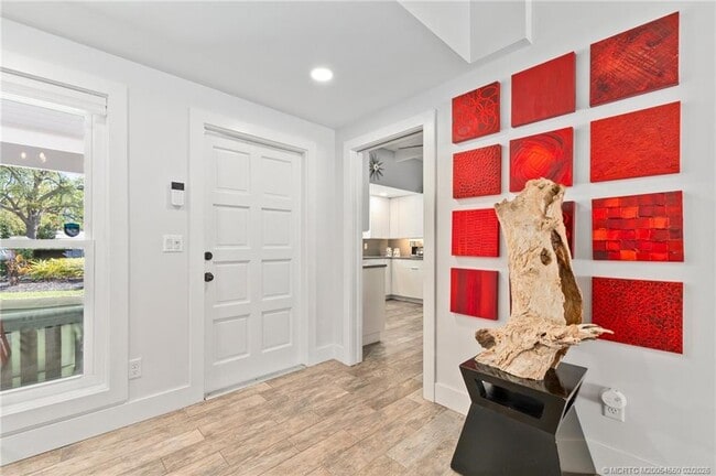 Building Photo - 530 S Manor Dr