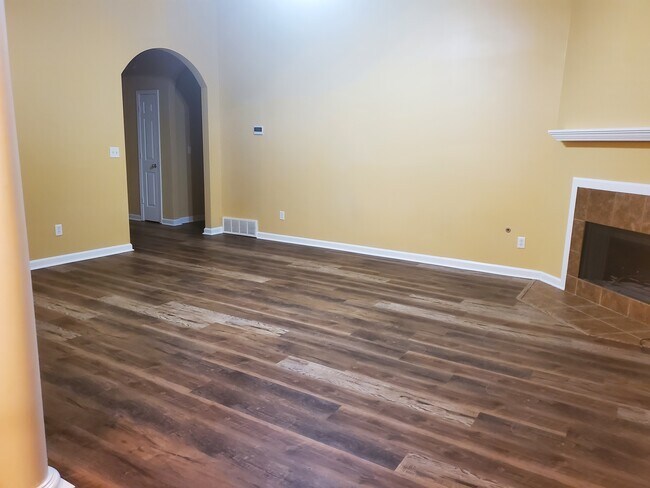 Building Photo - 4616 Tulip Bend Dr