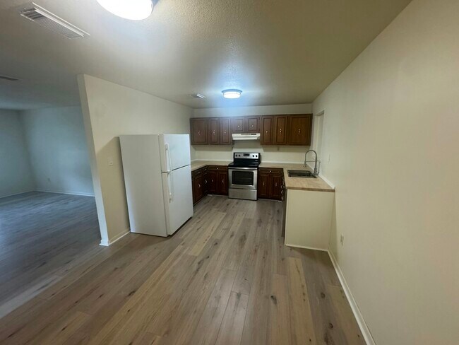 Building Photo - 3013 W La Rua St