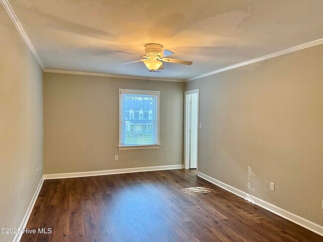 Building Photo - 103 Amber Ln