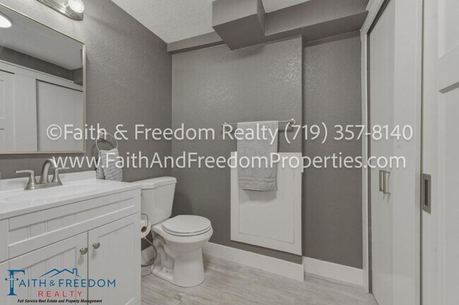 Building Photo - 260 Everett Dr