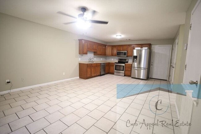 Building Photo - Utilities included!! Internet included!! Spacious 2 bed /2 full bath apt - includes washer/dryer