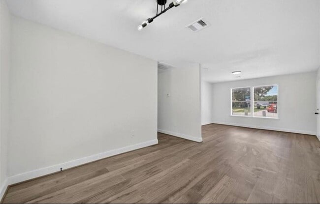 Building Photo - 7023 Crestmont St