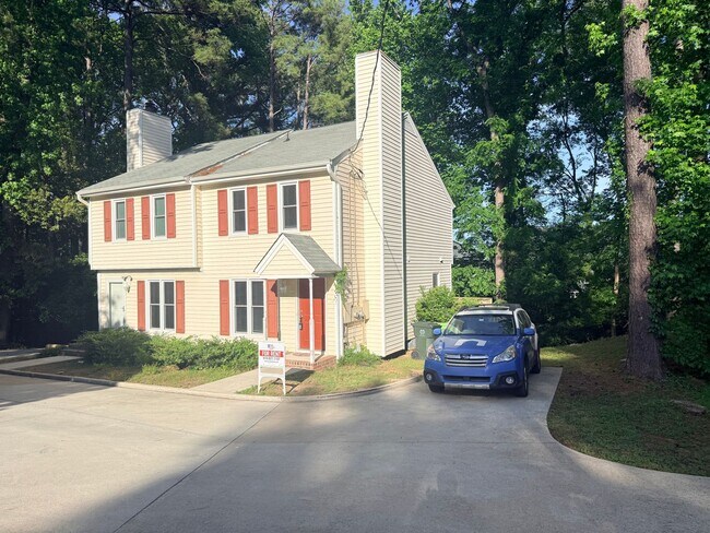 Building Photo - 2922 Glenridge Dr