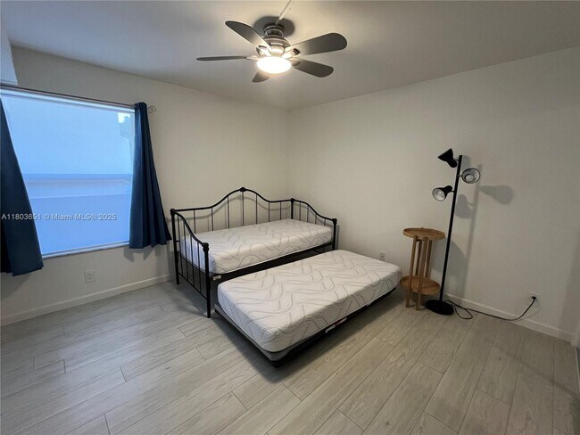Building Photo - 5850 Camino Del Sol