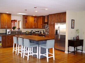 Building Photo - 4 Bed 2.5 Bath House One Block From North Boulder Park.