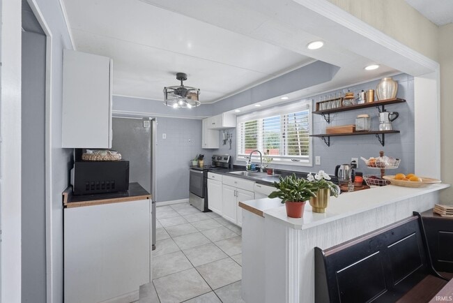 Building Photo - 6290 W State Rd 45