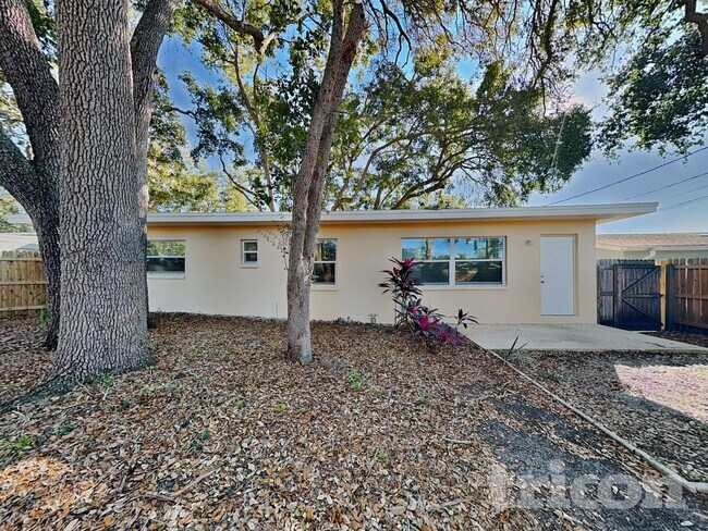 Building Photo - 1430 Thames Ln