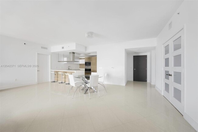 Building Photo - 17301 Biscayne Blvd