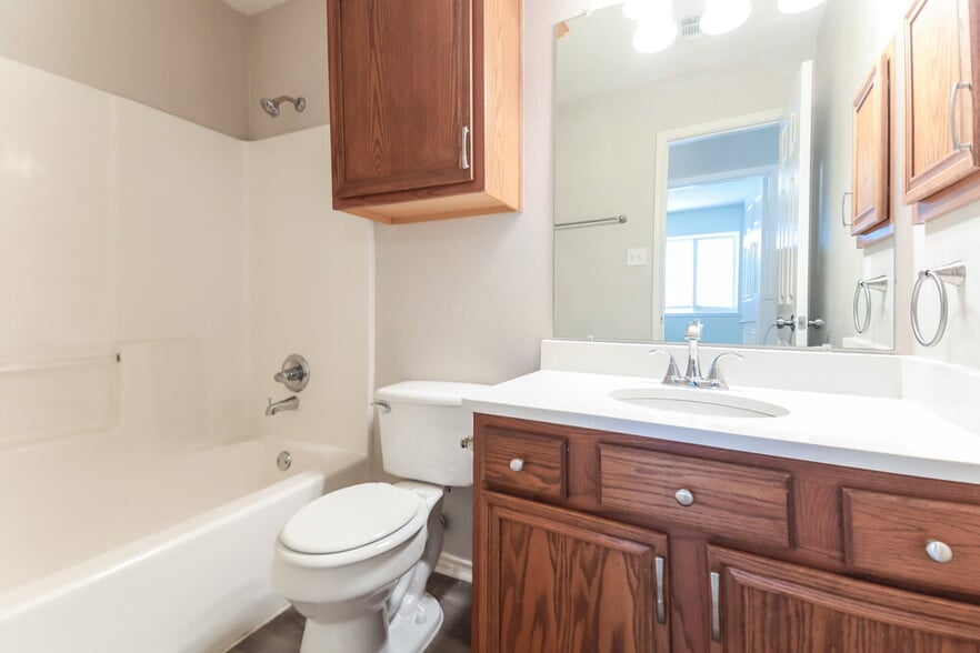Building Photo - 1705 Green Terrace Dr