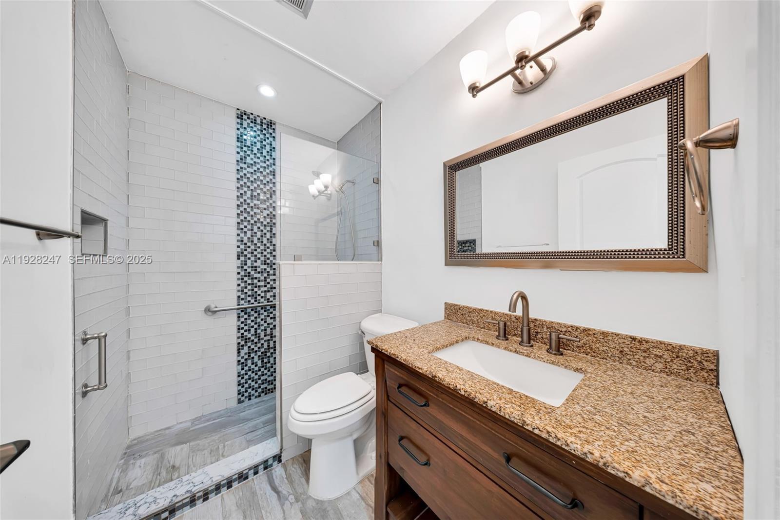 Building Photo - 7417 Twin Sabal Dr