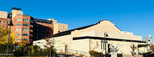 Building Photo - 301-309 4th Ave