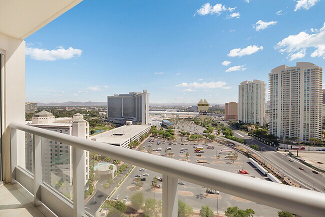 Building Photo - Turnberry Towers 2105W-Stunning City Views...