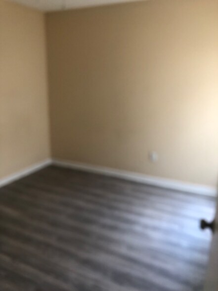 Building Photo - 5216 Cross Creek Dr
