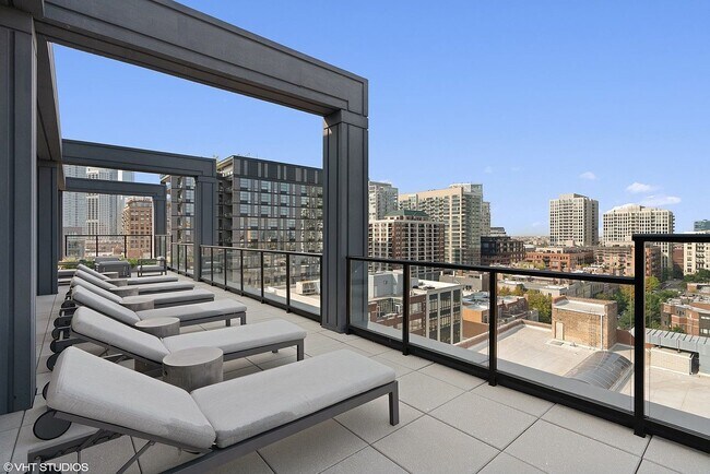 Building Photo - 366 W Superior St