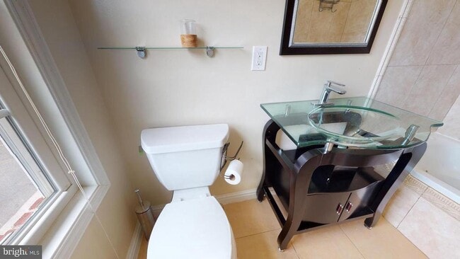 Building Photo - 615 16th St NE