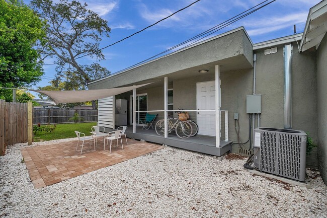 Building Photo - Charming Two-Bedroom Home with a Fenced Ba...