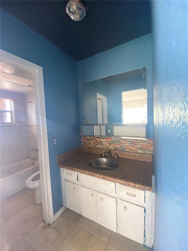 Building Photo - 5100 SW 41st St