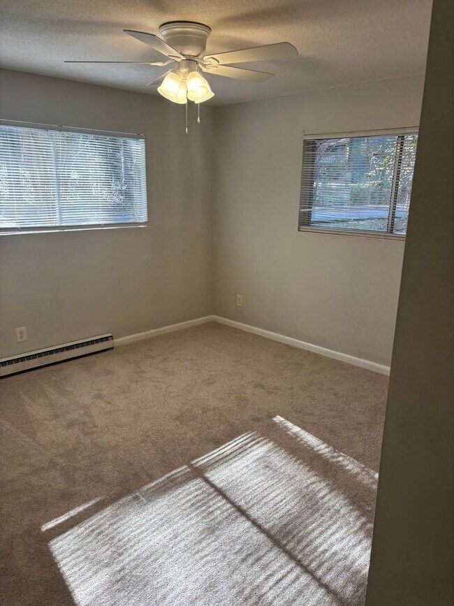 Building Photo - 2 bedroom near University Place