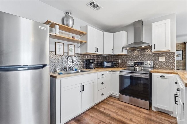 Building Photo - 18 La Vista Ave