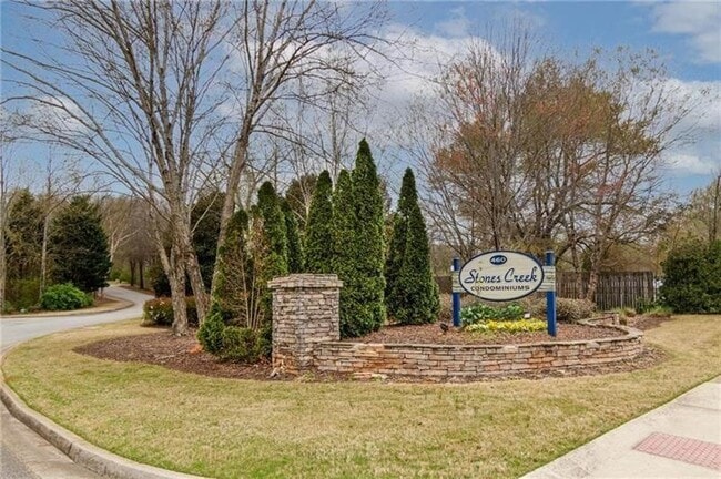 Building Photo - 460 S Barnett Shoals Rd