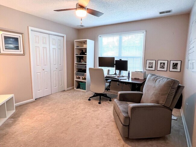 Building Photo - 1721 Fox Ridge Ct