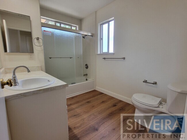 Building Photo - Unique 2 Bedroom Unit Available Now!