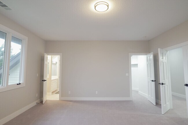 Building Photo - Pete’s Mountain Estate with Mountain Views