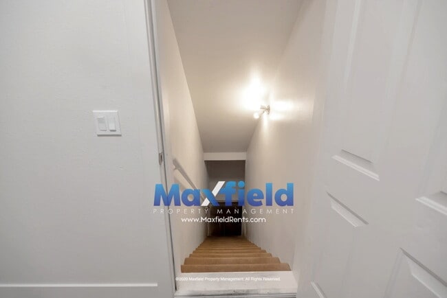 Building Photo - Upstairs Unit - St George - Near Costco and Home Depot Available Now - 3 BD 2 BA 2 GAR