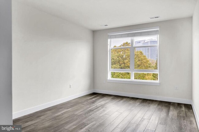 Building Photo - 1761 Old Meadow Rd