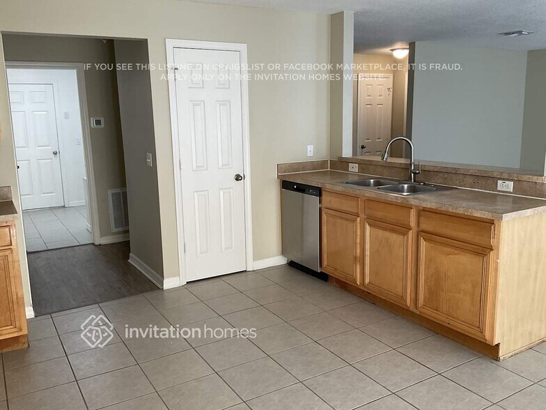 Building Photo - 1639 Algonkin Loop