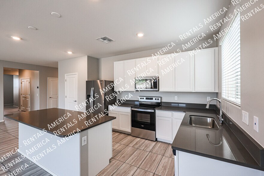 Building Photo - 1548 E Chaparral Pl
