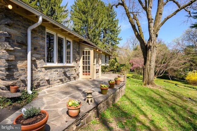 Building Photo - 1385 Woodland Rd