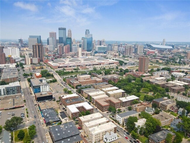 Building Photo - 1910 1st Ave S