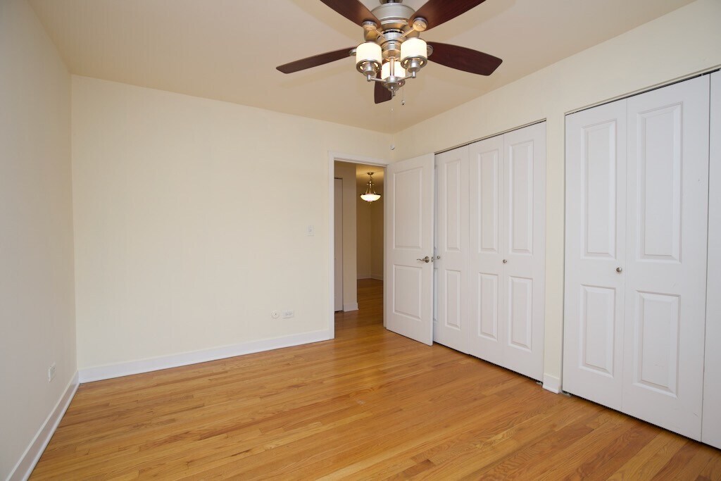 Building Photo - 628 W Wrightwood Ave