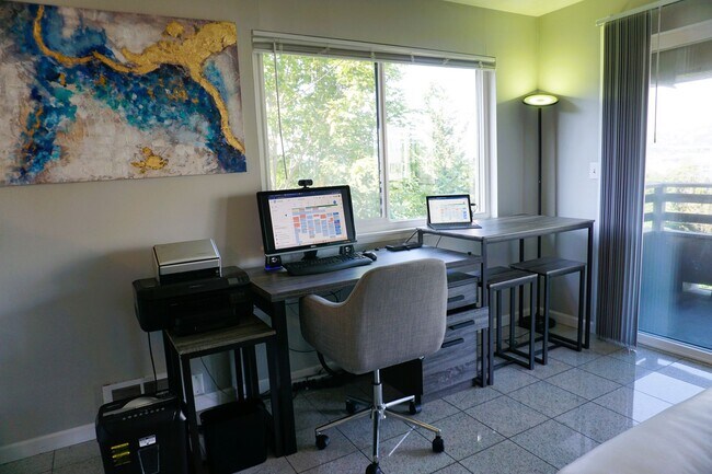 Building Photo - Furnished 2 bedroom Condo with view of Lake Union