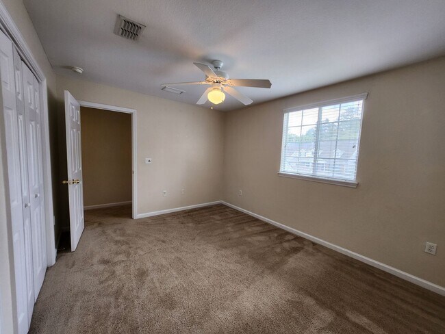 Building Photo - Large 3 bedroom town home with pool and gym for rent June 8, 2026 for $1650 per month