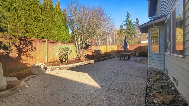 Building Photo - Spacious Updated 4 Bedroom Home with 3 Car Garage