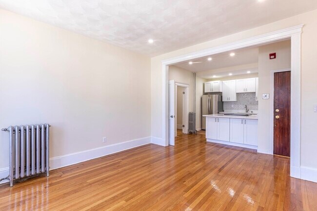 Building Photo - 94 Hutchings St