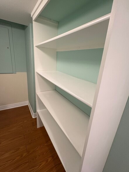 Walk-in Closet - 11666 Osceola St
