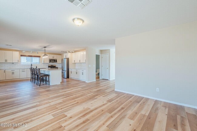 Building Photo - 10095 N Mill Crossing Way