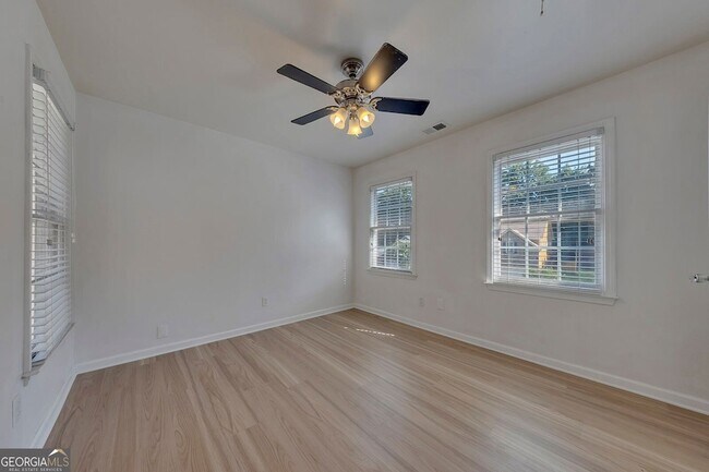 Building Photo - 3213 Juniper Dr