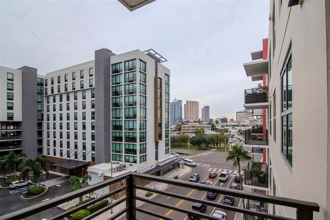 Building Photo - 1120 E Kennedy Blvd