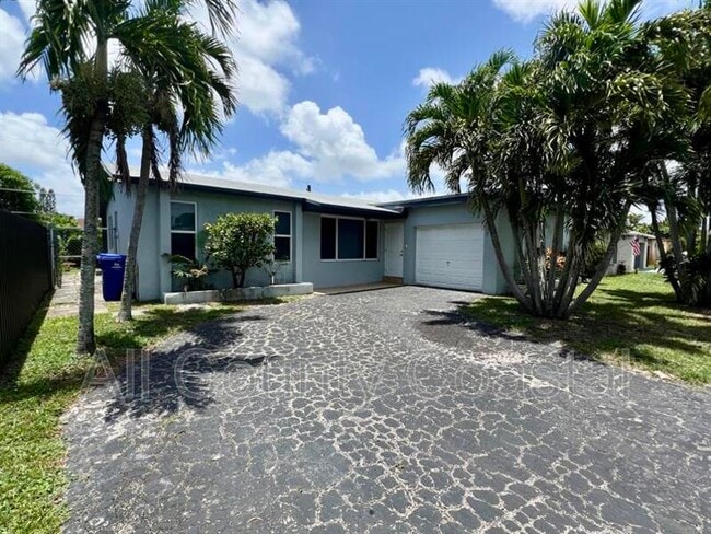 Building Photo - 8640 Wilshire Dr