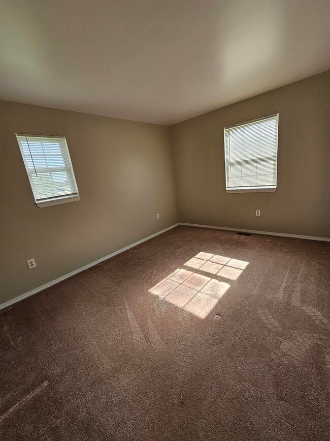 Building Photo - 3 Bedroom Ranch, 2 Full Bathrooms, 2 Car Garage. Large Master Bedroom, Living Room, Family Room, ...