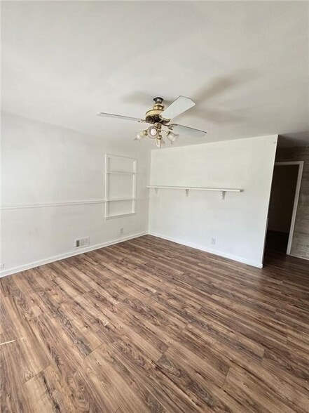 Building Photo - 2850 Middleburg Dr